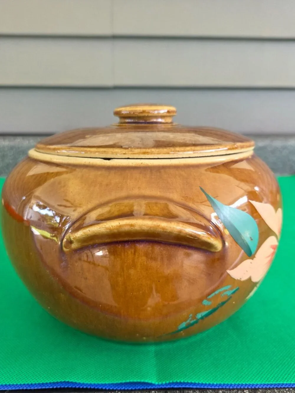 USA Pottery Brown Bean Pot with Lid Hand Painted 6 Inches Tall No Chips/Cracks